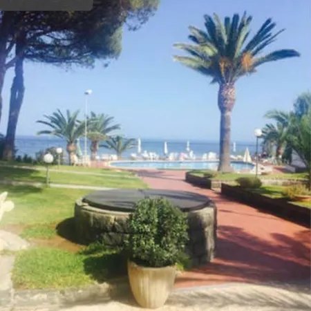 Paradise * Джардіні-Наксос